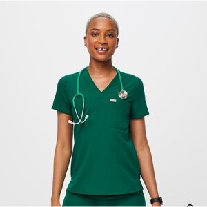 Hunter green Figs top